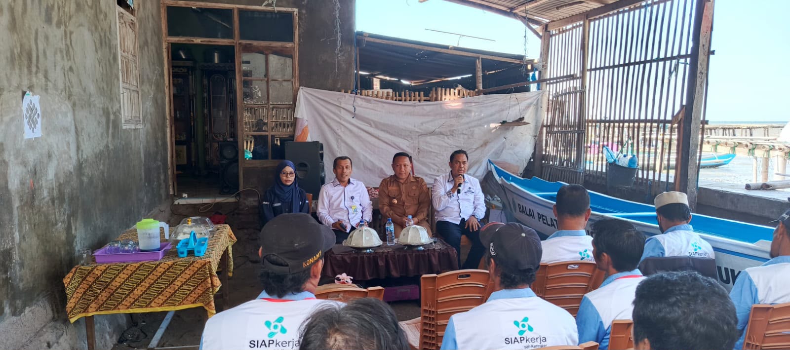 Dari Biring Kassi untuk Masa Depan: Kepala BPVP Bantaeng Apresiasi Inovasi Perahu Fiber Karya Peserta Pelatihan